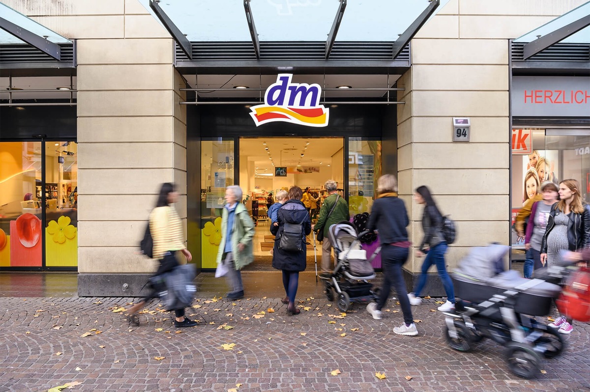 dm-Jahrespressekonferenzen: positive Entwicklung bei dm-drogerie markt im ... | Presseportal